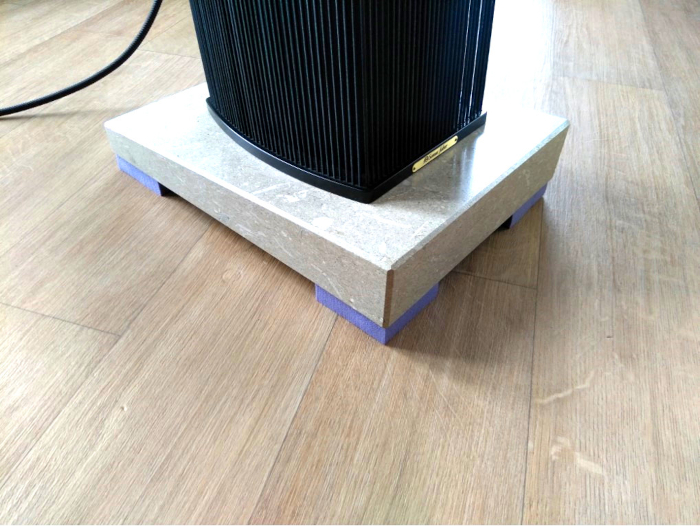 Regufoam to reduce vibration from loudspeaker